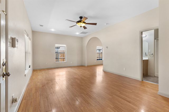 1235 E Leuda Street, Fort Worth, TX 76104