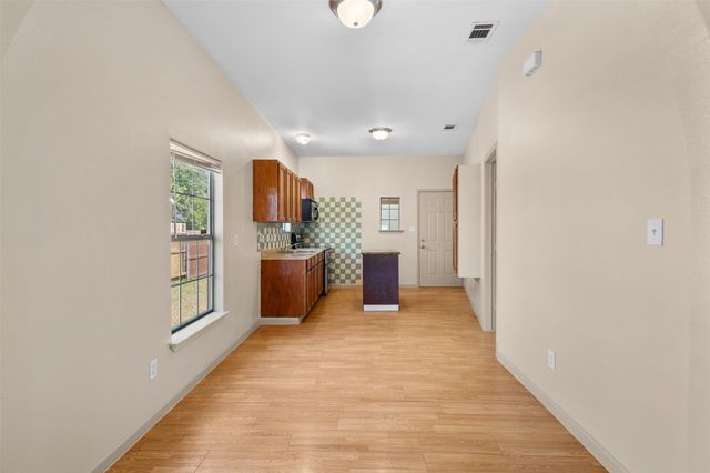 1235 E Leuda Street, Fort Worth, TX 76104