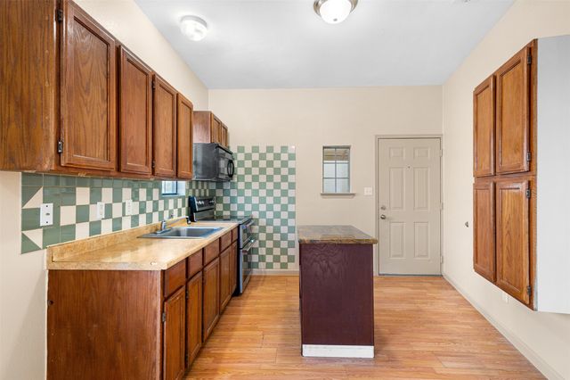 1235 E Leuda Street, Fort Worth, TX 76104