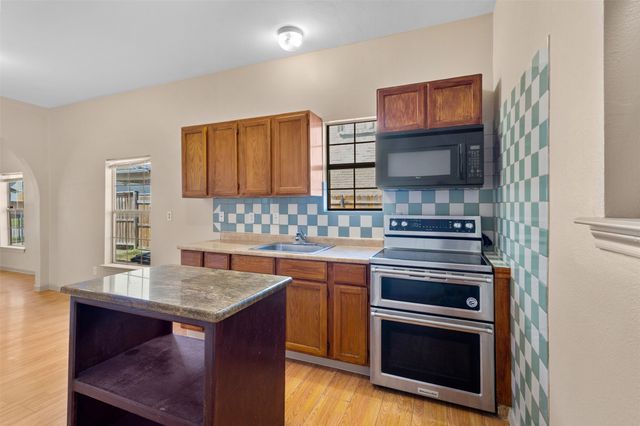 1235 E Leuda Street, Fort Worth, TX 76104