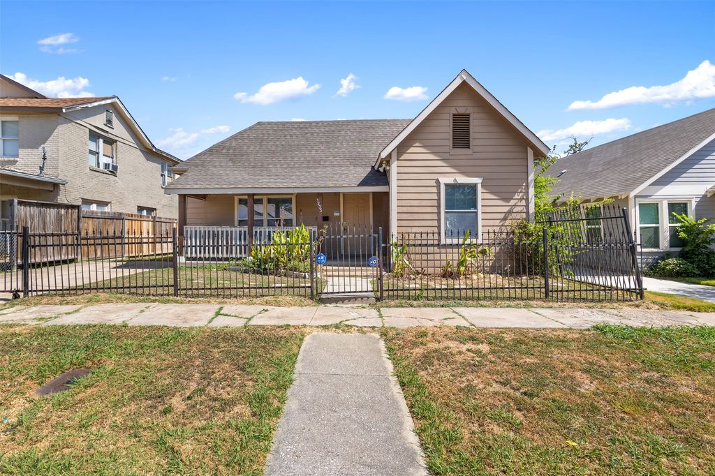 1235 E Leuda Street, Fort Worth, TX 76104