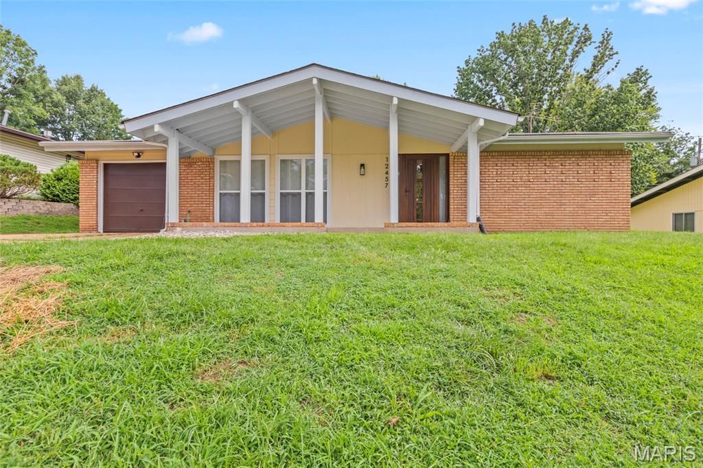 12457 Cohasset Lane, St Louis, MO 63146