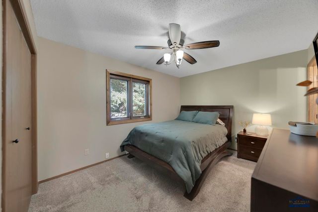 7376 KINGBIRD CT, Rapid City, SD 57702