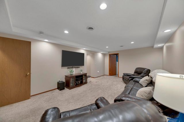 7376 KINGBIRD CT, Rapid City, SD 57702