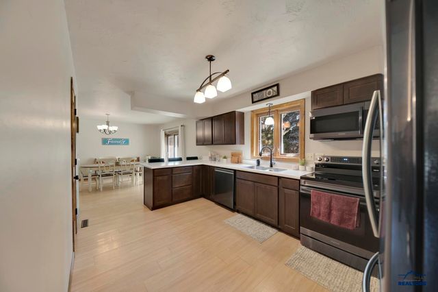 7376 KINGBIRD CT, Rapid City, SD 57702