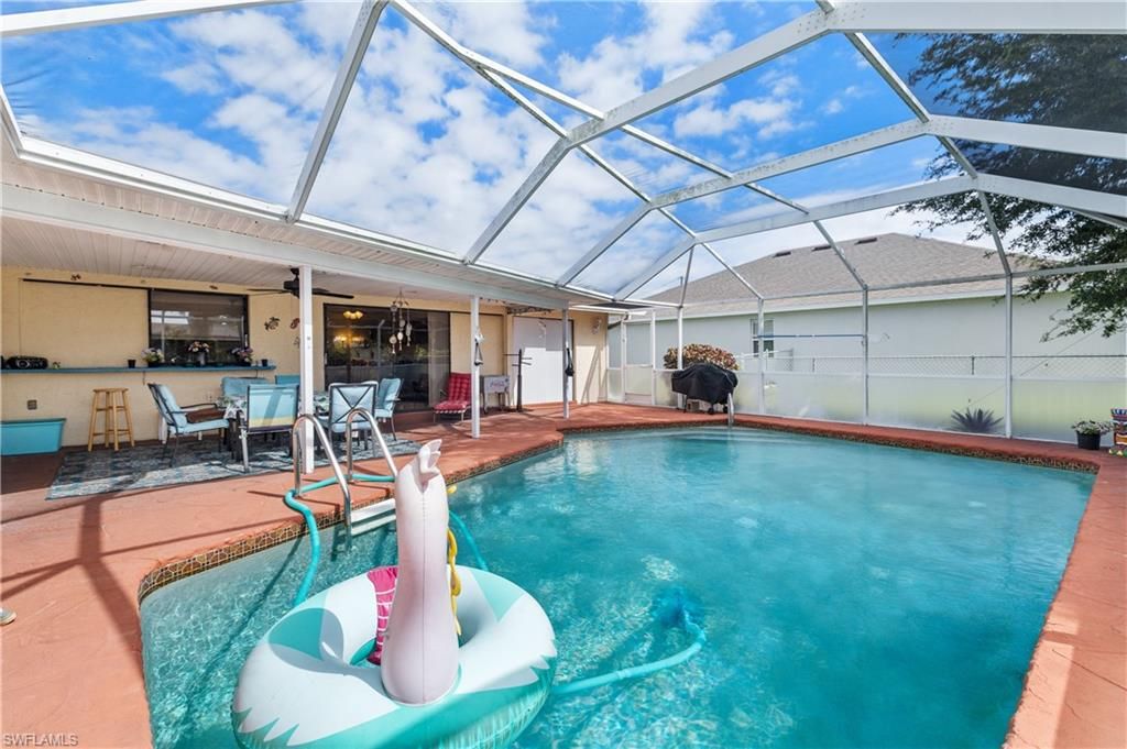 Image 10 of property listing at 1120 SE 29th TER, Cape Coral, FL 33904