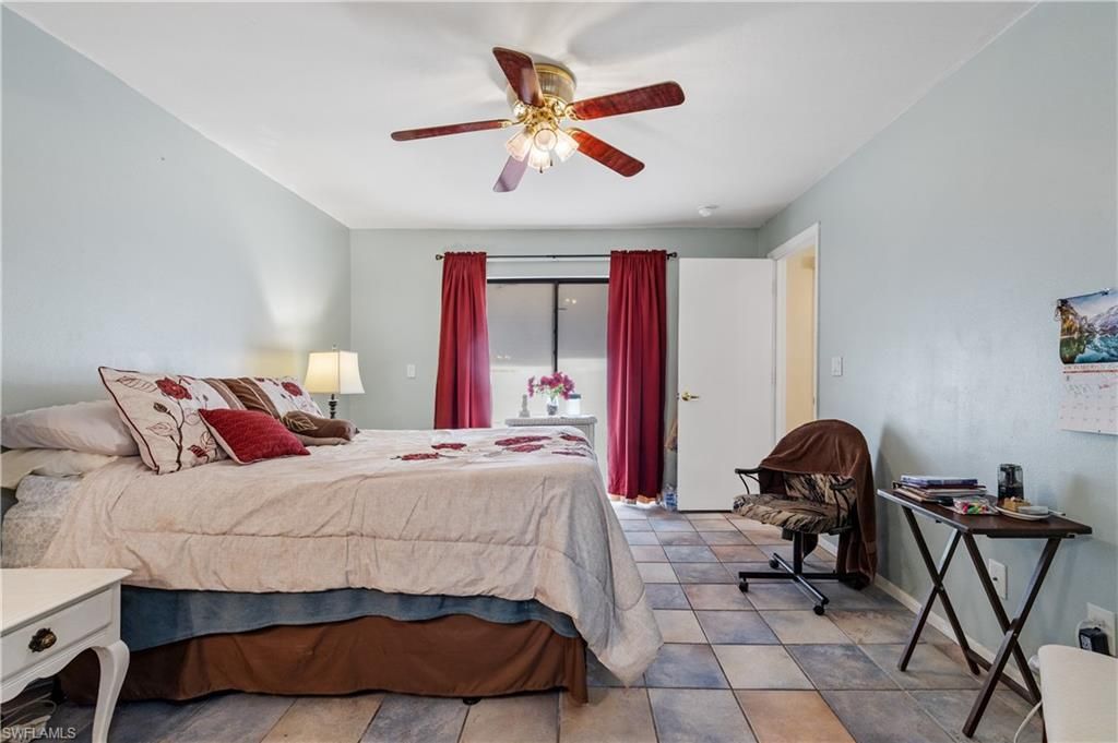 Image 16 of property listing at 1120 SE 29th TER, Cape Coral, FL 33904