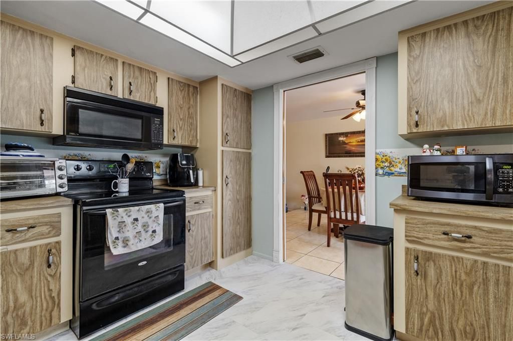 Image 18 of property listing at 1120 SE 29th TER, Cape Coral, FL 33904