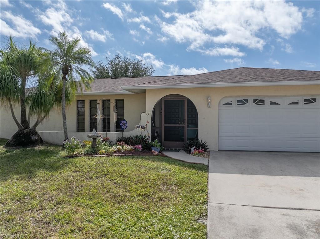 Image 2 of property listing at 1120 SE 29th TER, Cape Coral, FL 33904