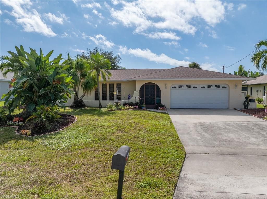 Image 25 of property listing at 1120 SE 29th TER, Cape Coral, FL 33904
