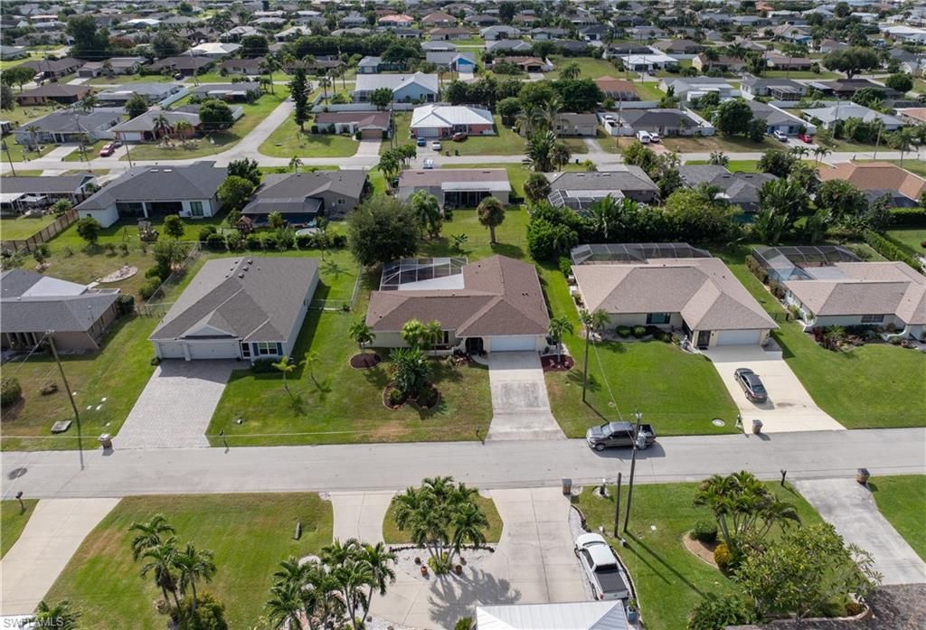 Image 27 of property listing at 1120 SE 29th TER, Cape Coral, FL 33904