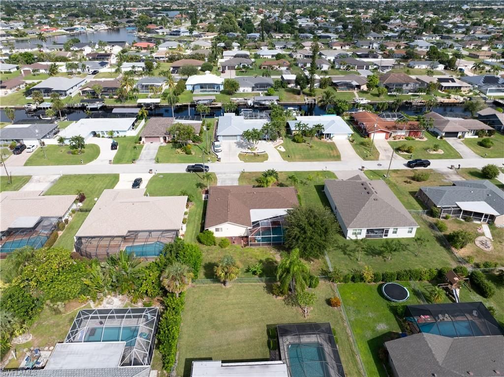 Image 29 of property listing at 1120 SE 29th TER, Cape Coral, FL 33904