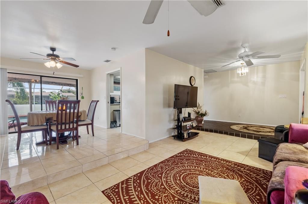 Image 7 of property listing at 1120 SE 29th TER, Cape Coral, FL 33904