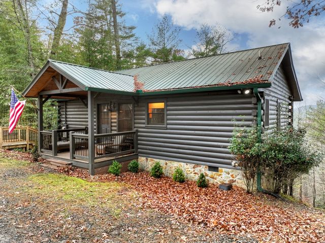 89 N Whitepath Circle, Ellijay, GA 30540