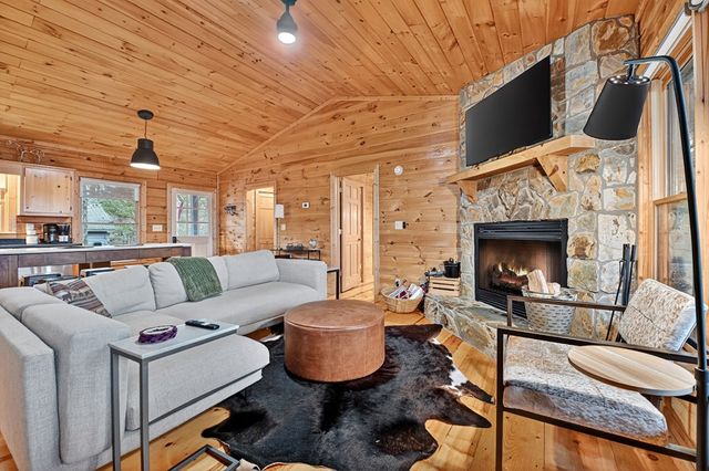 89 N Whitepath Circle, Ellijay, GA 30540