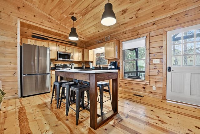 89 N Whitepath Circle, Ellijay, GA 30540