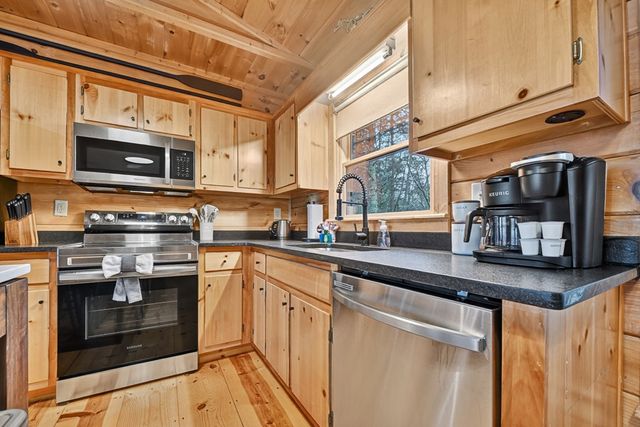 89 N Whitepath Circle, Ellijay, GA 30540