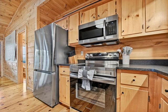 89 N Whitepath Circle, Ellijay, GA 30540