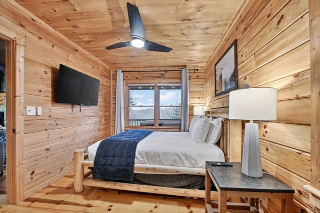 89 N Whitepath Circle, Ellijay, GA 30540