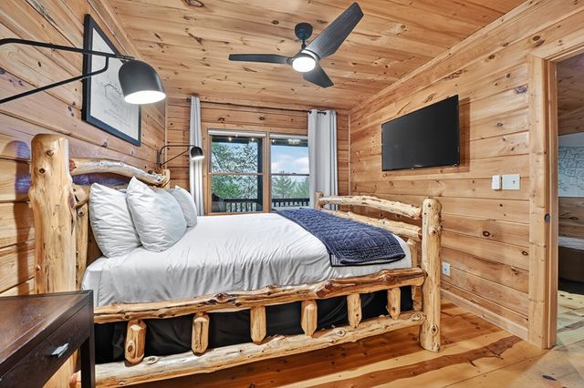 89 N Whitepath Circle, Ellijay, GA 30540