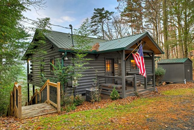 89 N Whitepath Circle, Ellijay, GA 30540
