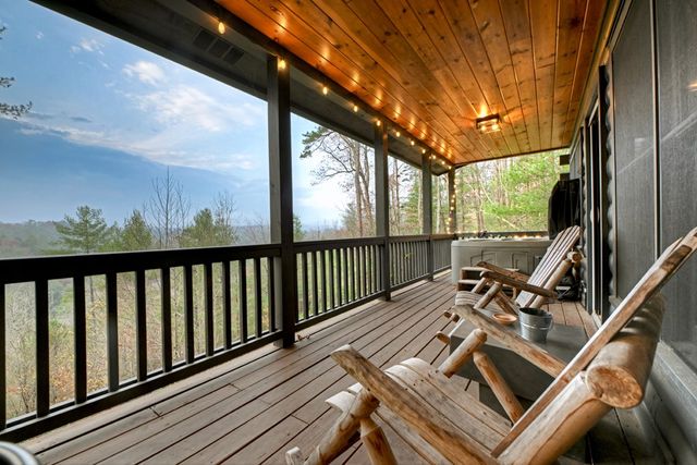 89 N Whitepath Circle, Ellijay, GA 30540