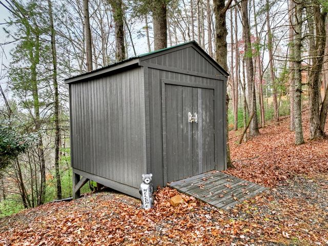 89 N Whitepath Circle, Ellijay, GA 30540