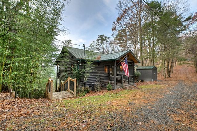 89 N Whitepath Circle, Ellijay, GA 30540