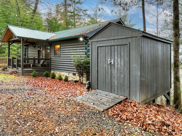 89 N Whitepath Circle, Ellijay, GA 30540