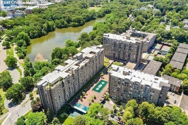 77 Pond Avenue 503, Brookline, MA 02445