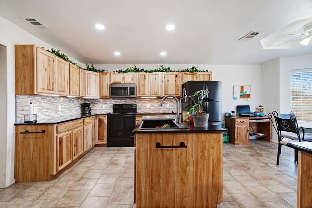 214 1501 Spur, Deport, TX 75435