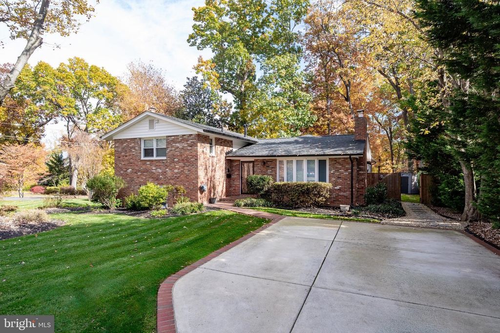 3809 MOSS DR, Annandale, VA 22003