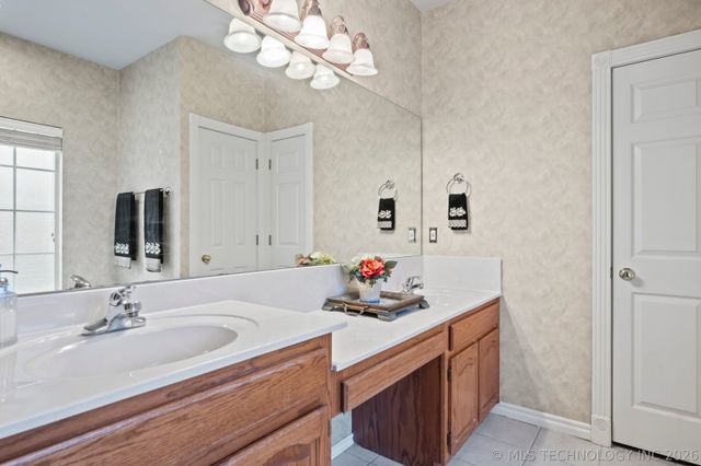 7909 E Freeport Place, Broken Arrow, OK 74014