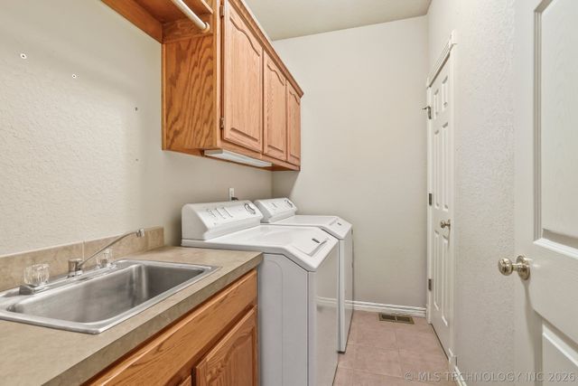 7909 E Freeport Place, Broken Arrow, OK 74014