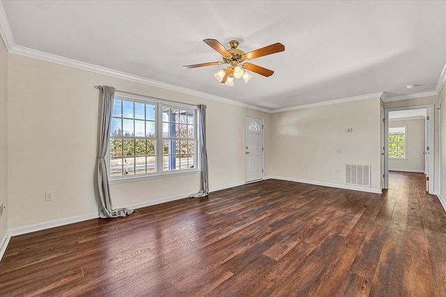 1840 Bluewater DR, Moneta, VA 24121