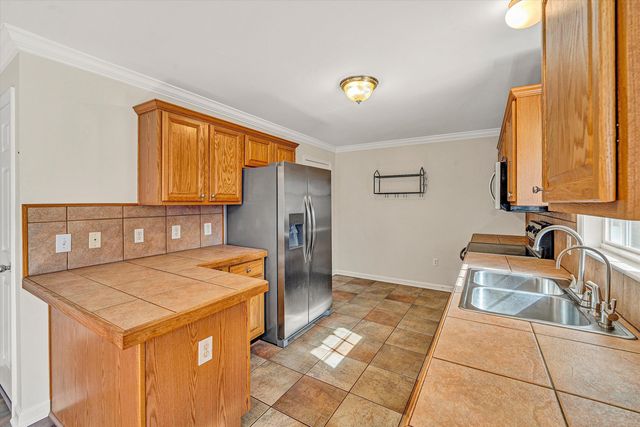 1840 Bluewater DR, Moneta, VA 24121