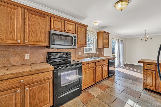 1840 Bluewater DR, Moneta, VA 24121