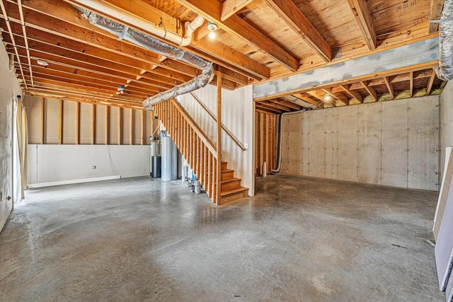 1840 Bluewater DR, Moneta, VA 24121