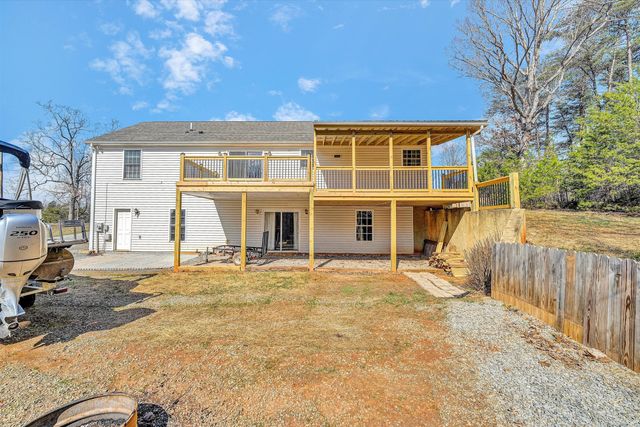 1840 Bluewater DR, Moneta, VA 24121