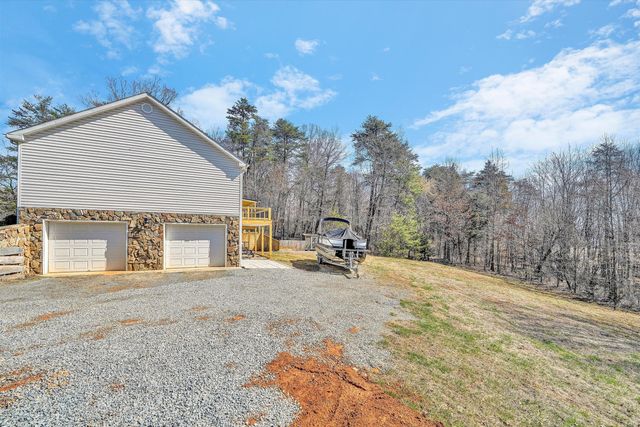 1840 Bluewater DR, Moneta, VA 24121