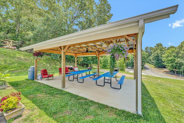 1840 Bluewater DR, Moneta, VA 24121