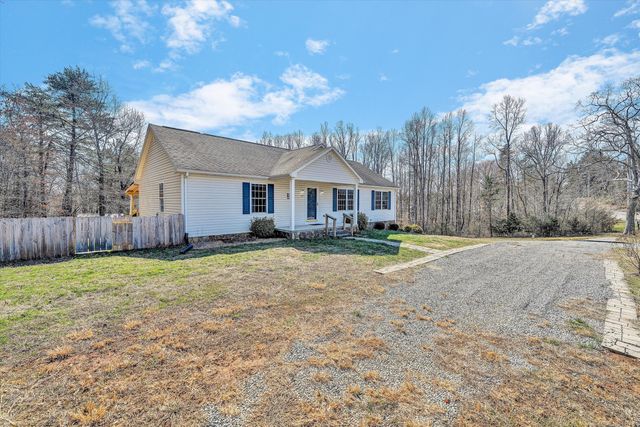 1840 Bluewater DR, Moneta, VA 24121