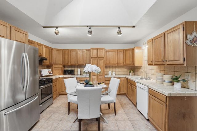 828 Weeks Street, East Palo Alto, CA 94303