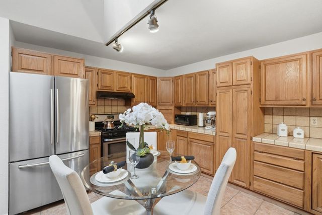 828 Weeks Street, East Palo Alto, CA 94303