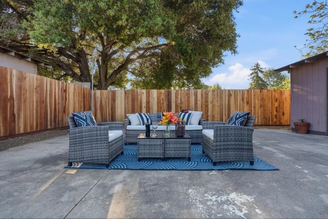 828 Weeks Street, East Palo Alto, CA 94303