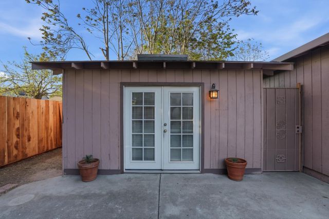 828 Weeks Street, East Palo Alto, CA 94303