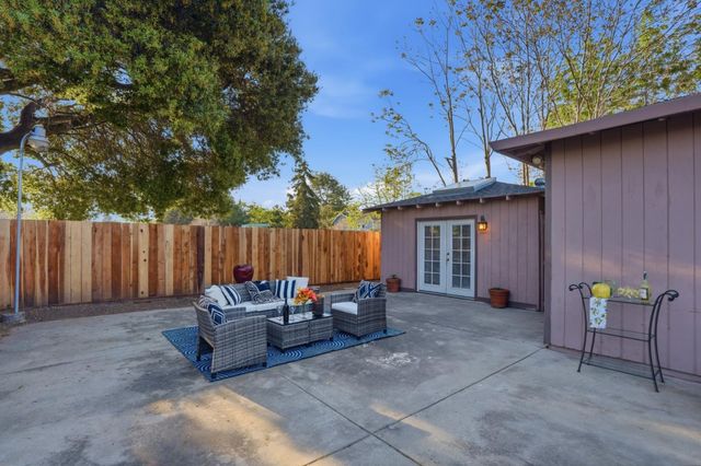 828 Weeks Street, East Palo Alto, CA 94303