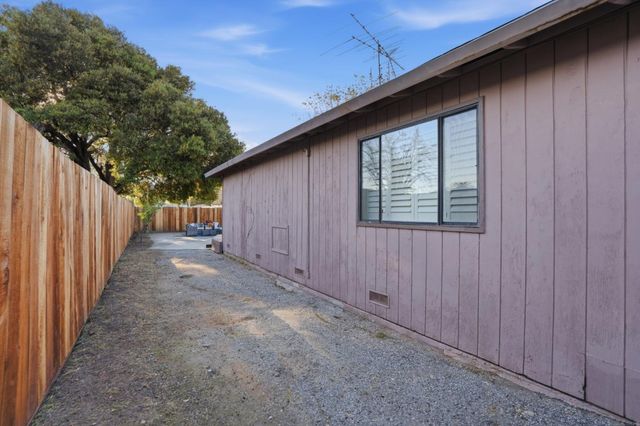 828 Weeks Street, East Palo Alto, CA 94303