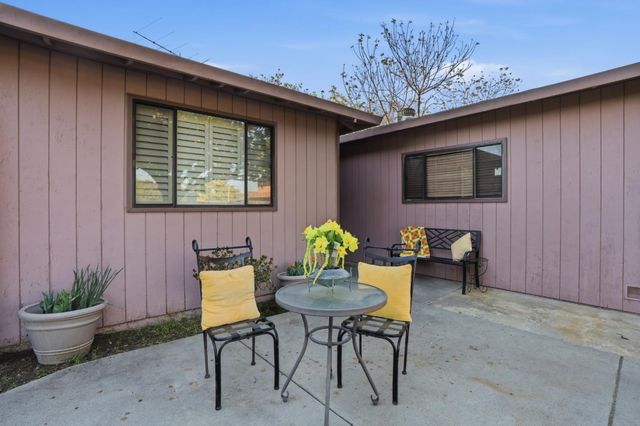 828 Weeks Street, East Palo Alto, CA 94303