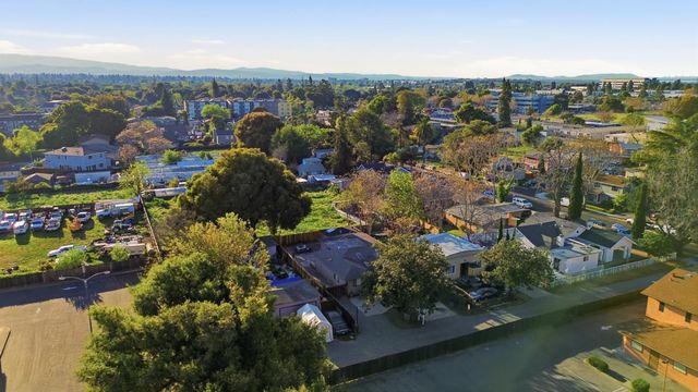 828 Weeks Street, East Palo Alto, CA 94303